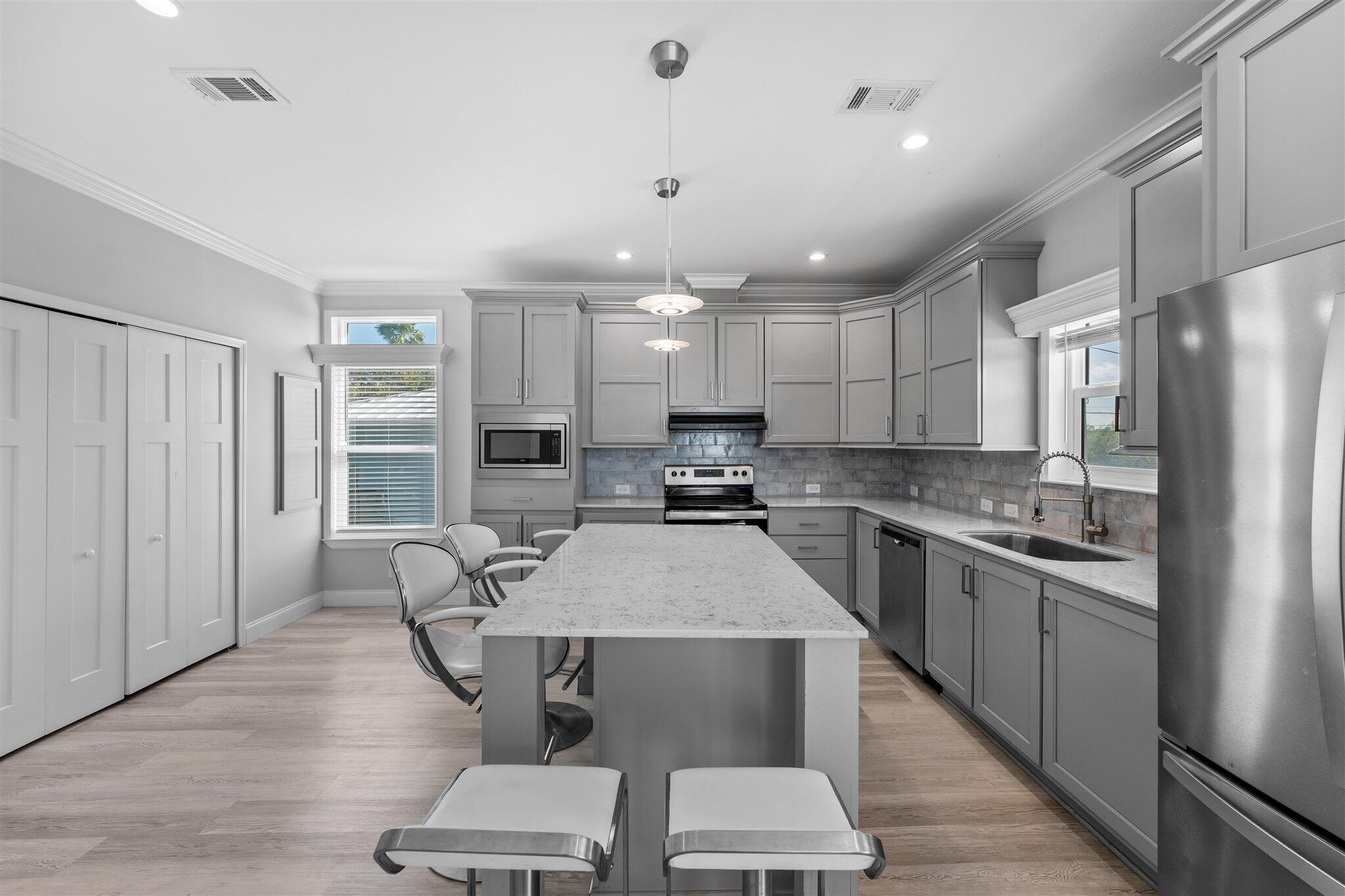 Image 3: Kitchen