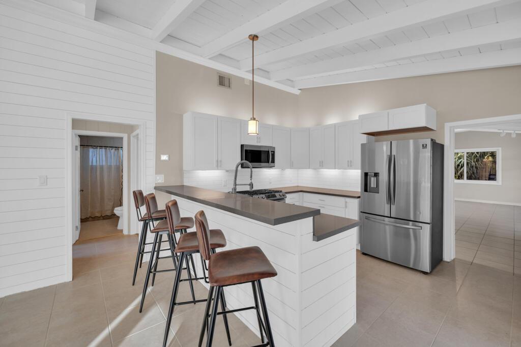 Image 4: Kitchen