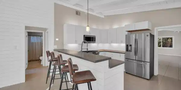 Image 4: Kitchen