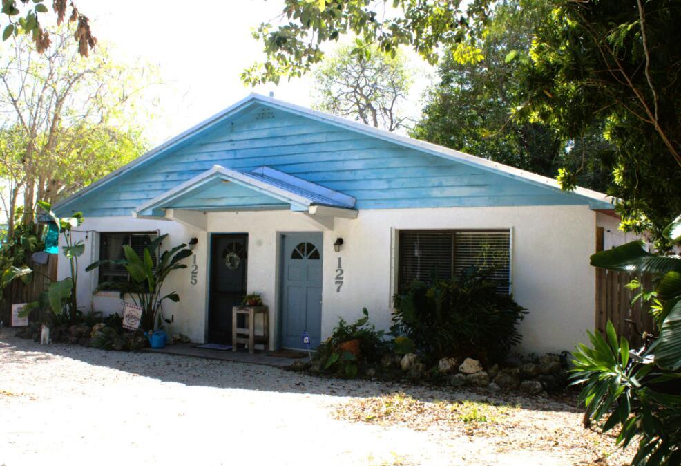 Image 3: 125 casa court front of duplex