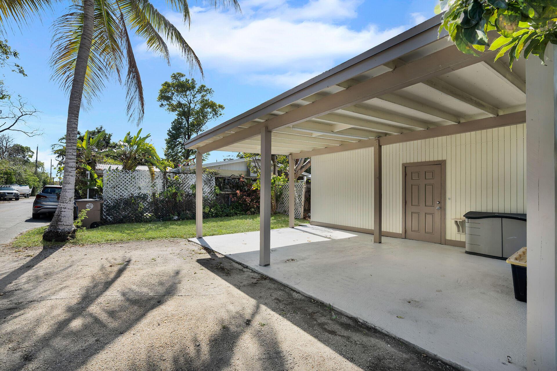Image 4: Covered Carport