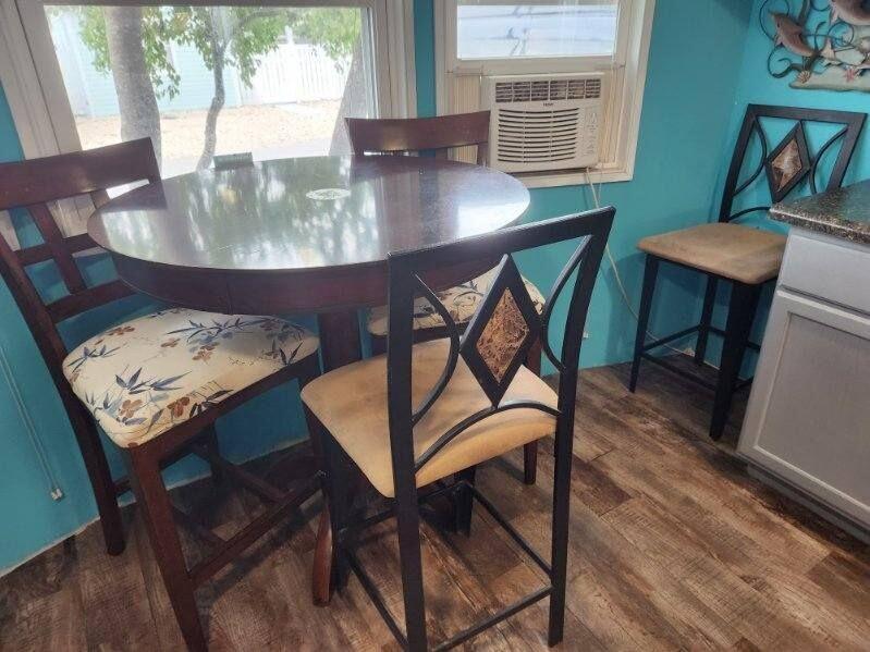 Image 4: Dining Table