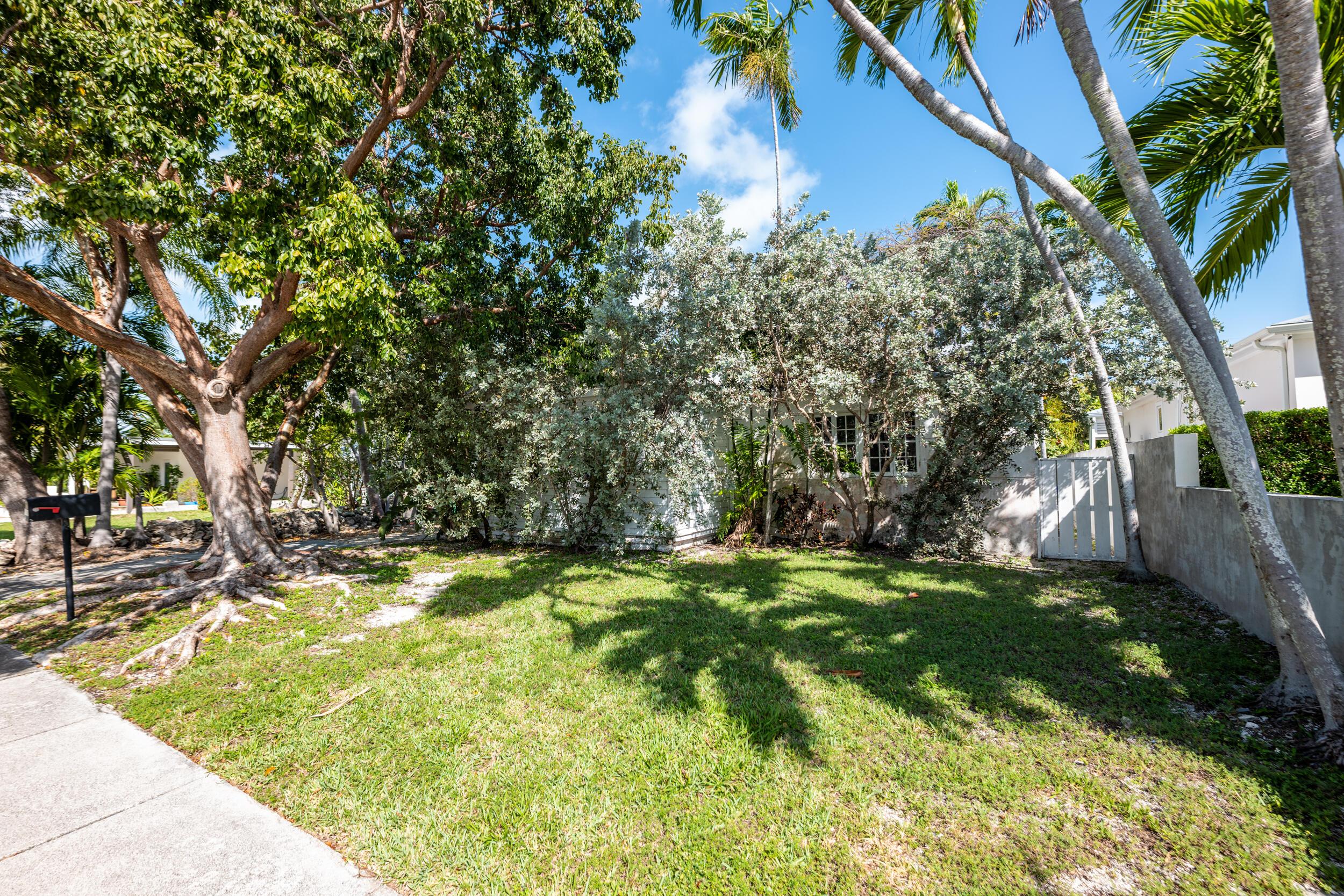 Image 1: Duplex Eagle Ave-03