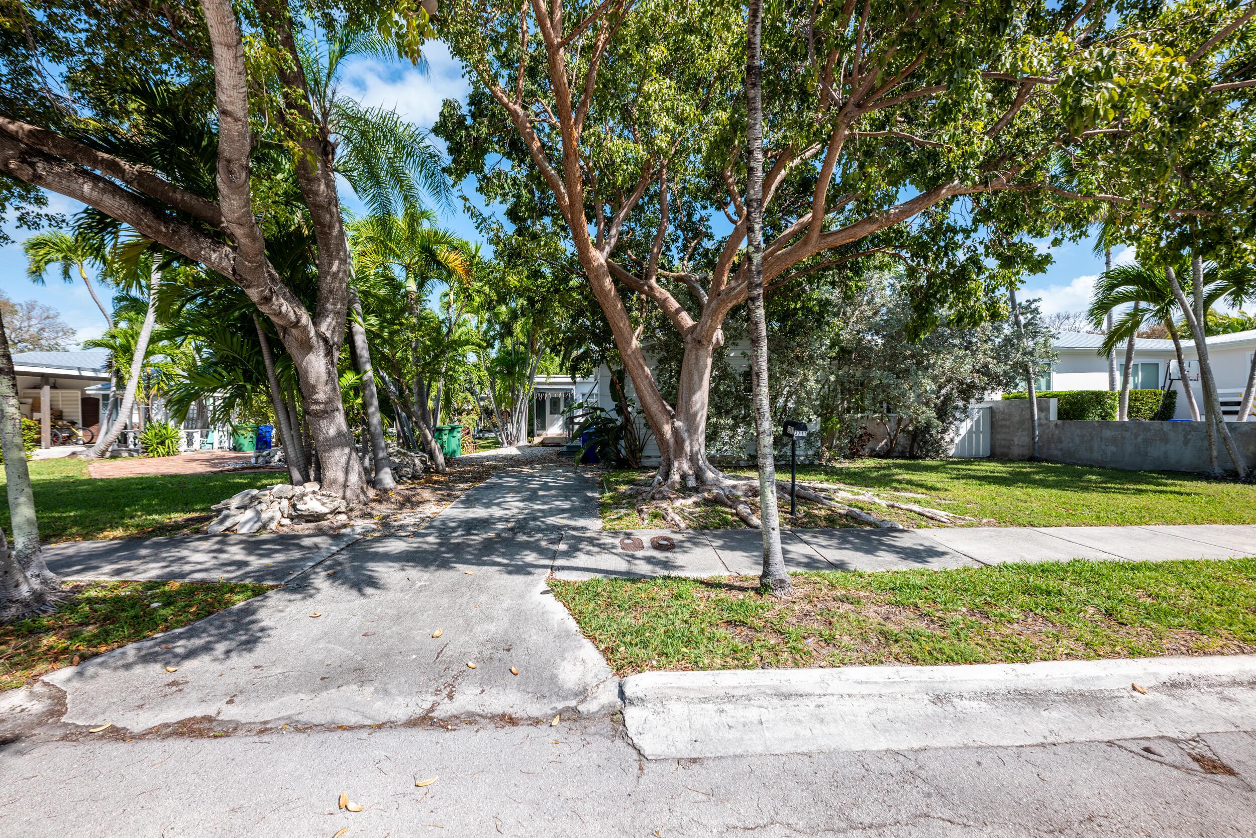 Image 2: Duplex Eagle Ave-02
