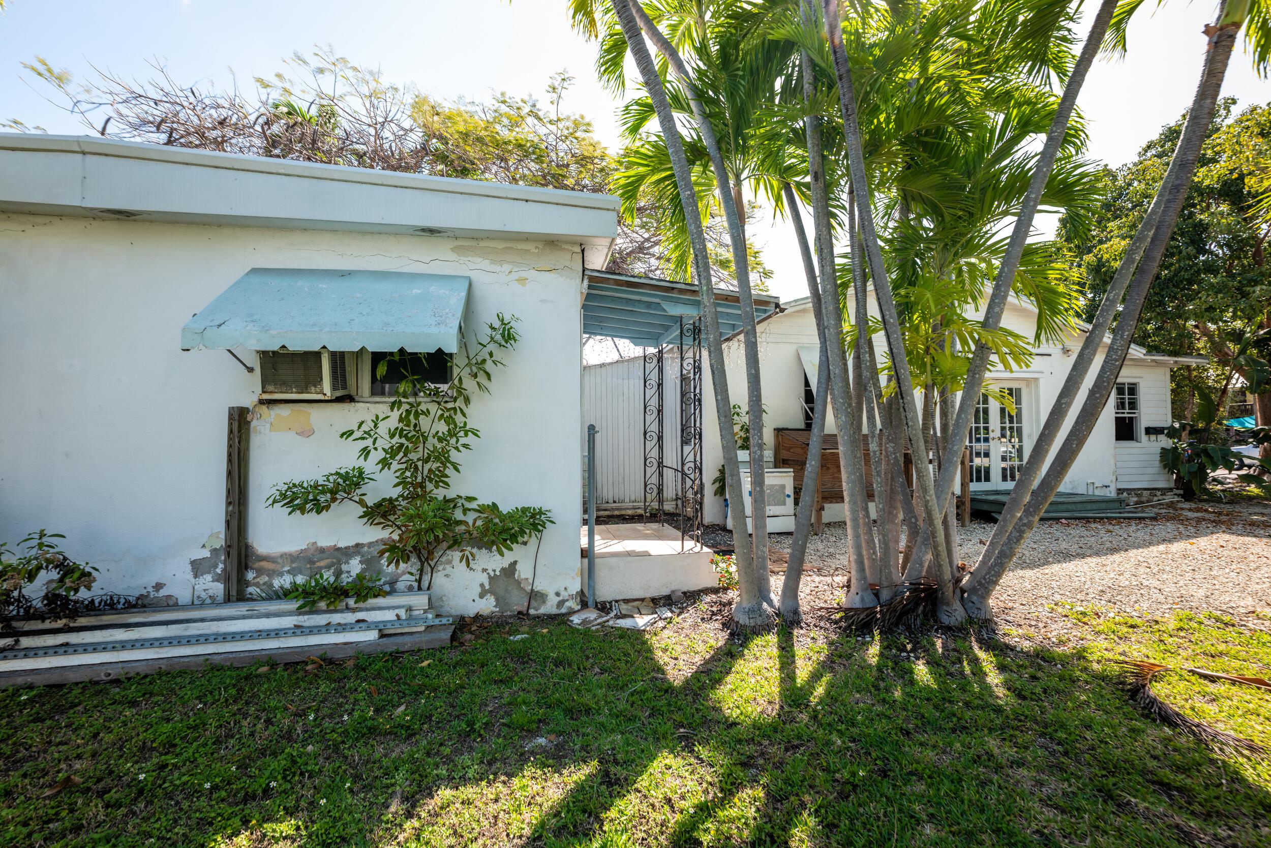 Image 4: Duplex Eagle Ave-07