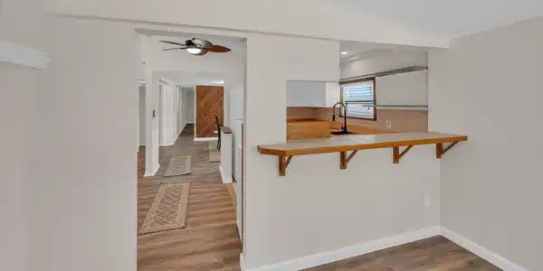 Image 2: Front Bldg - Front Room