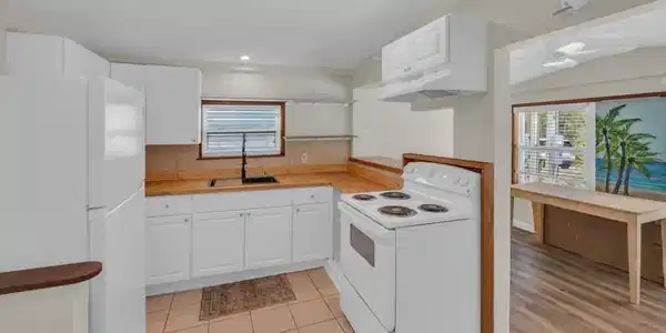 Image 3: Front Bldg - Kitchen