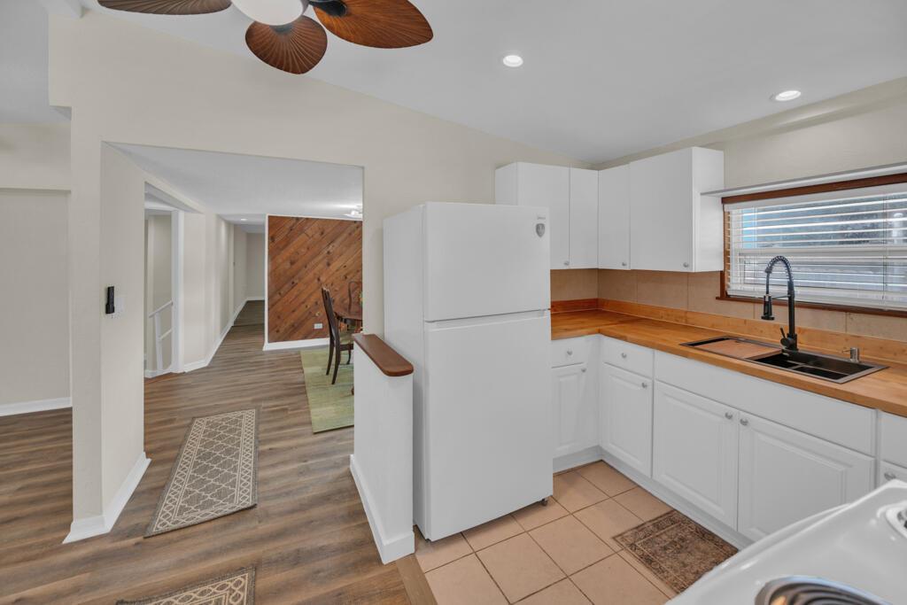 Image 4: Front Bldg - Kitchen