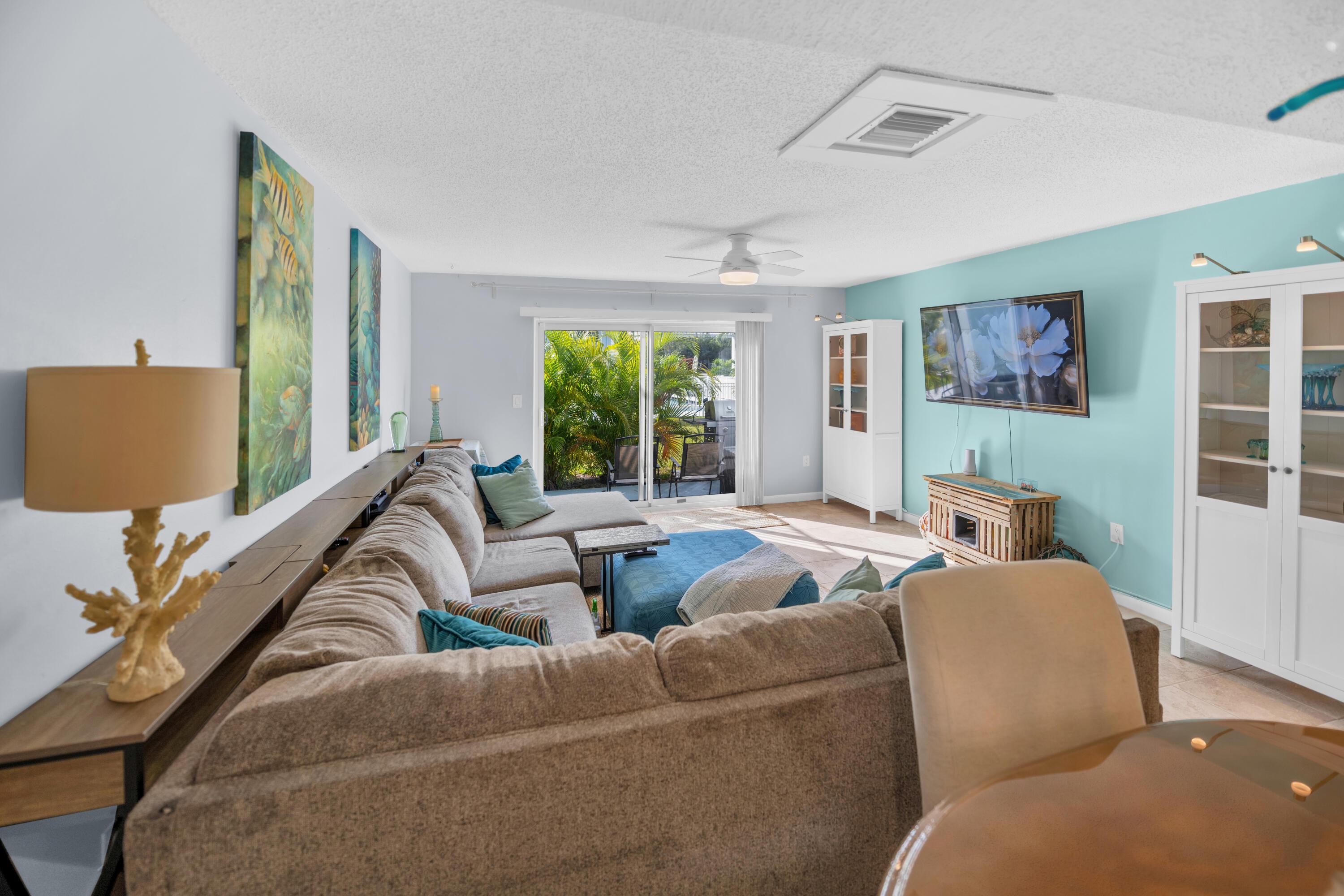 Image 3: Living Area