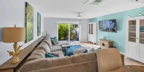 Image 3: Living Area