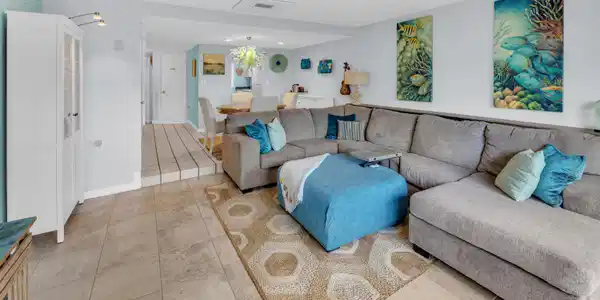 Image 4: Living Area