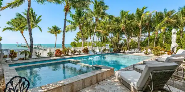 Image 4: a-65760-Overseas-pool