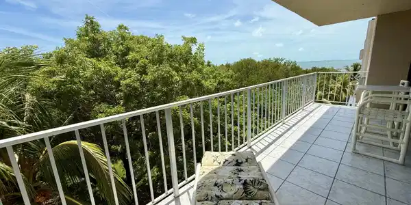 Image 3: 3 Balcony 1