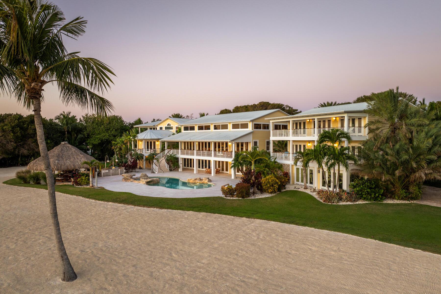 Image 2: Palm Paradise