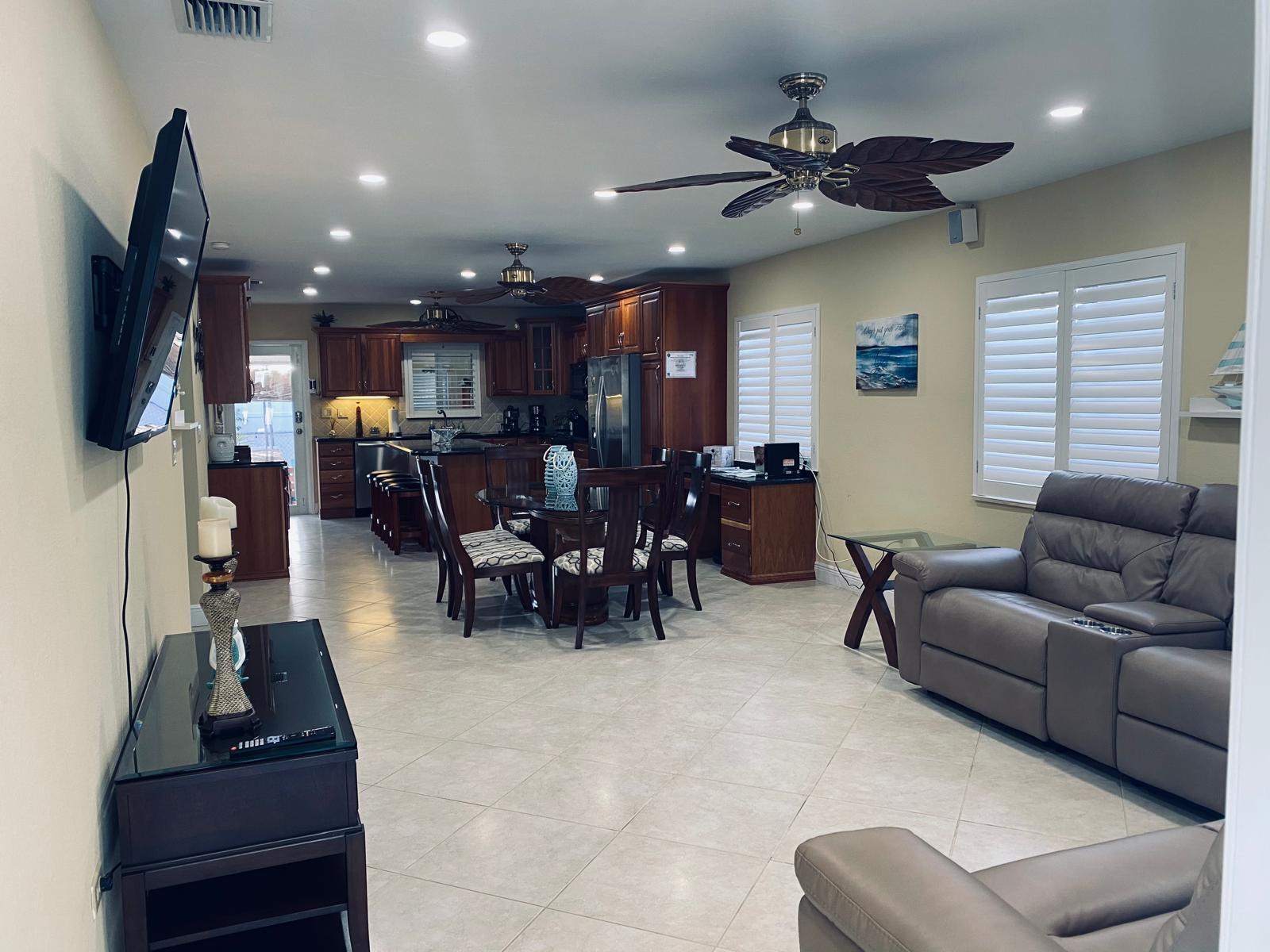 Image 4: Living room