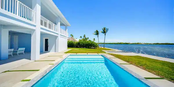 Image 2: Pool