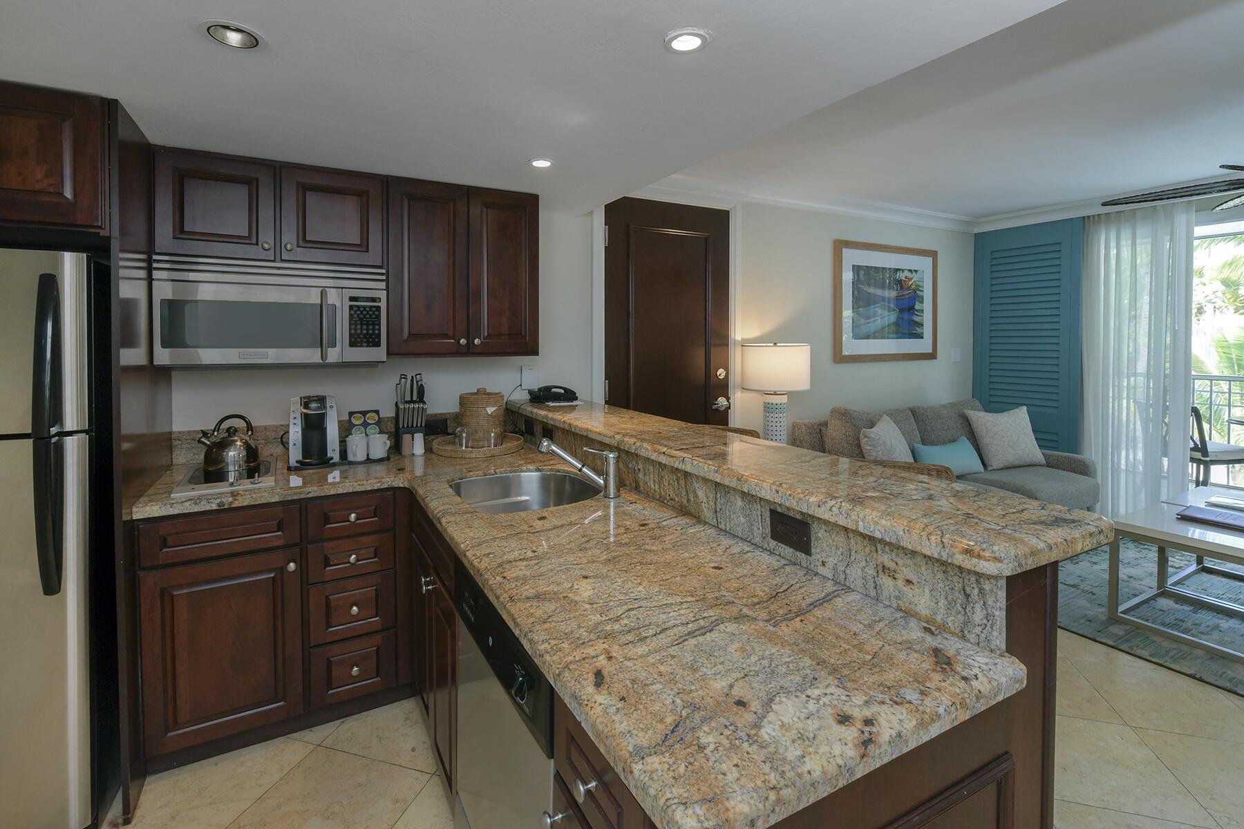 Image 4: Kitchen