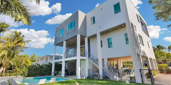 255 W Seaview Circle
