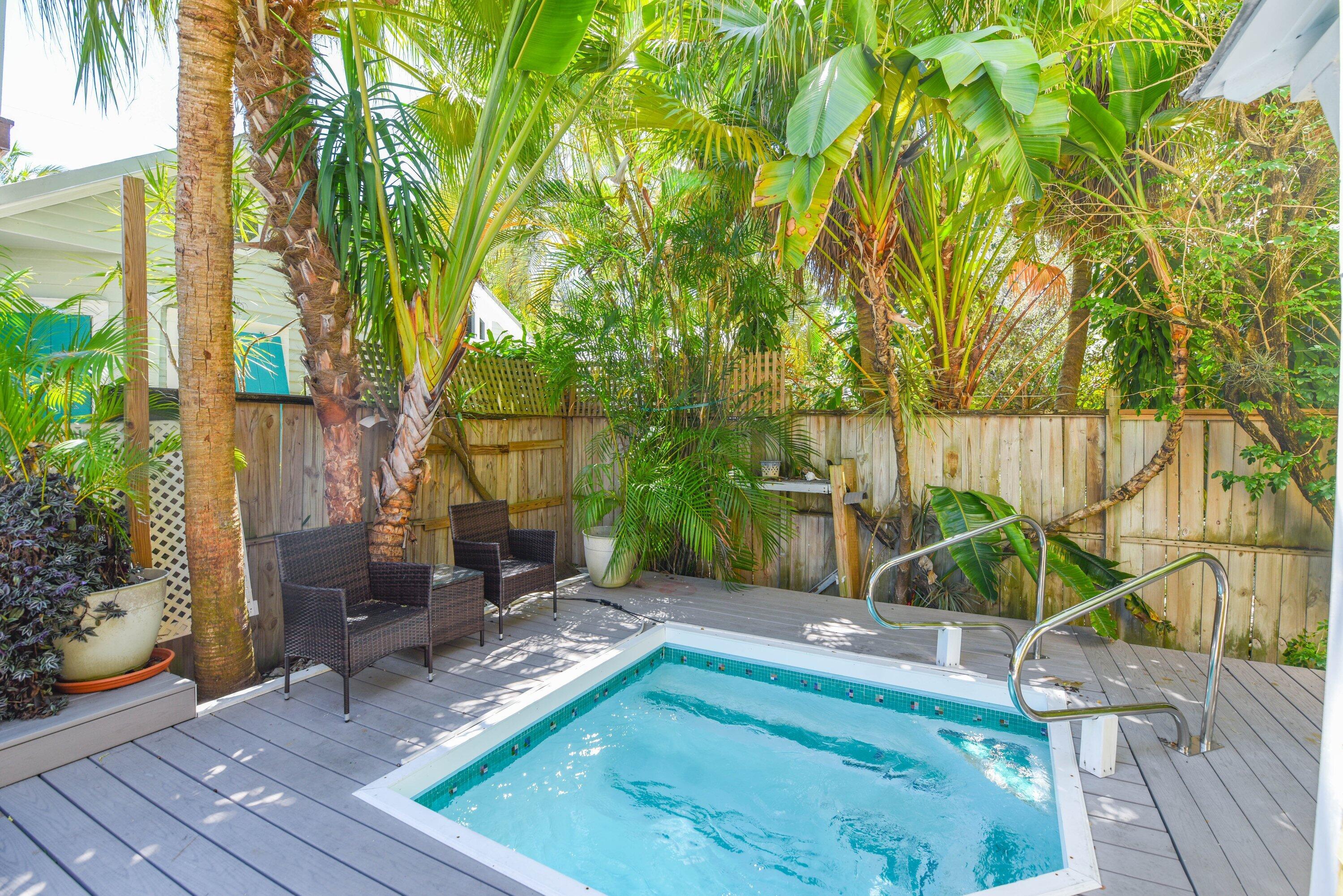 Image 4: Pool