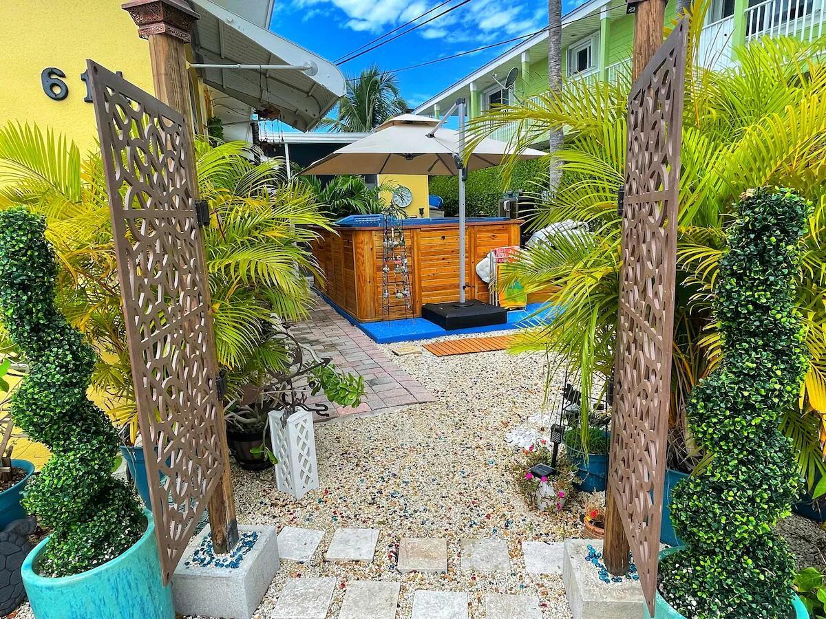 Image 3: Courtyard