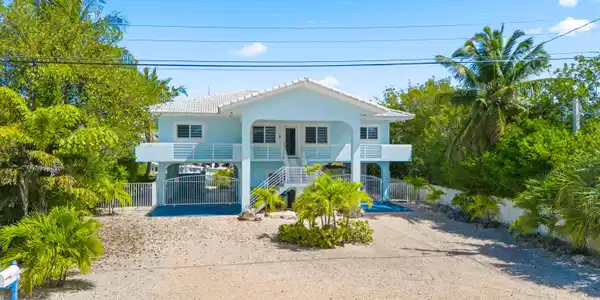 Image 3: Front of house