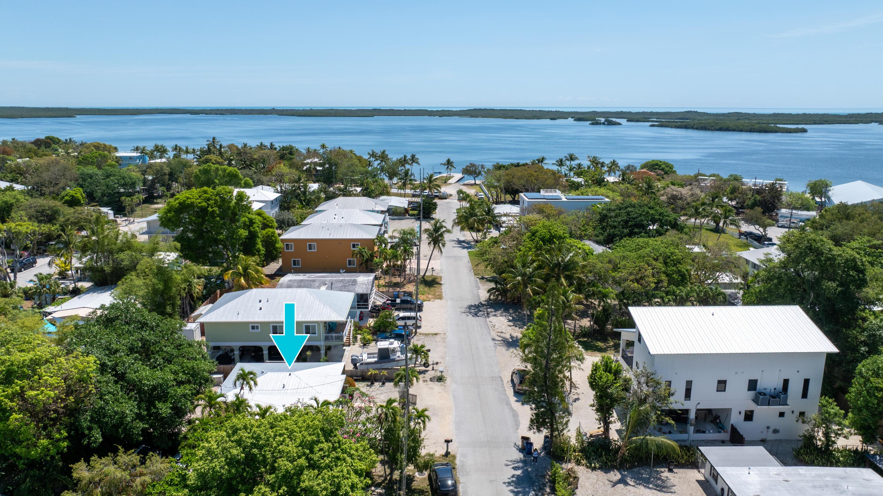 Image 3: Walking distance to the beach!