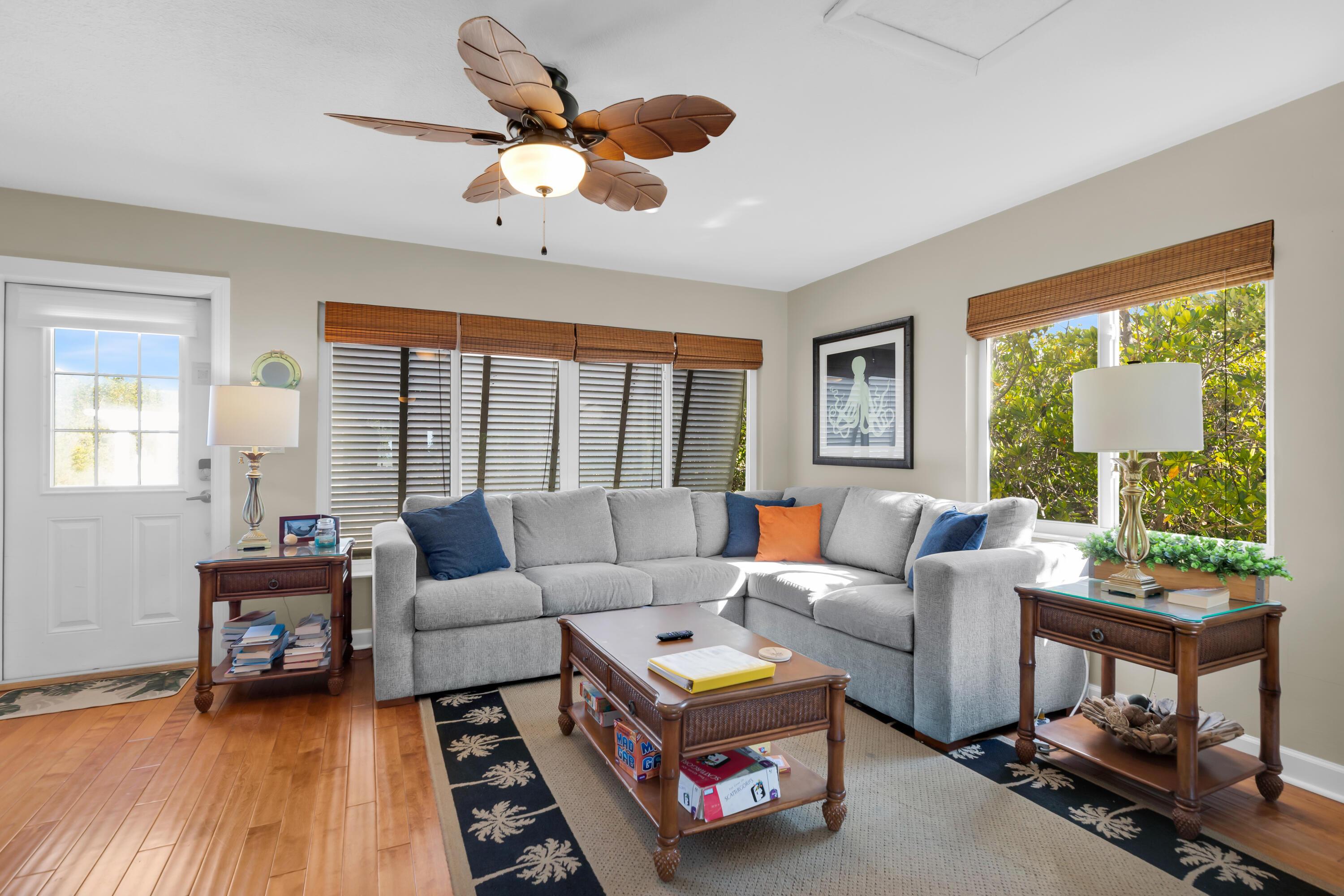 Image 3: Living room