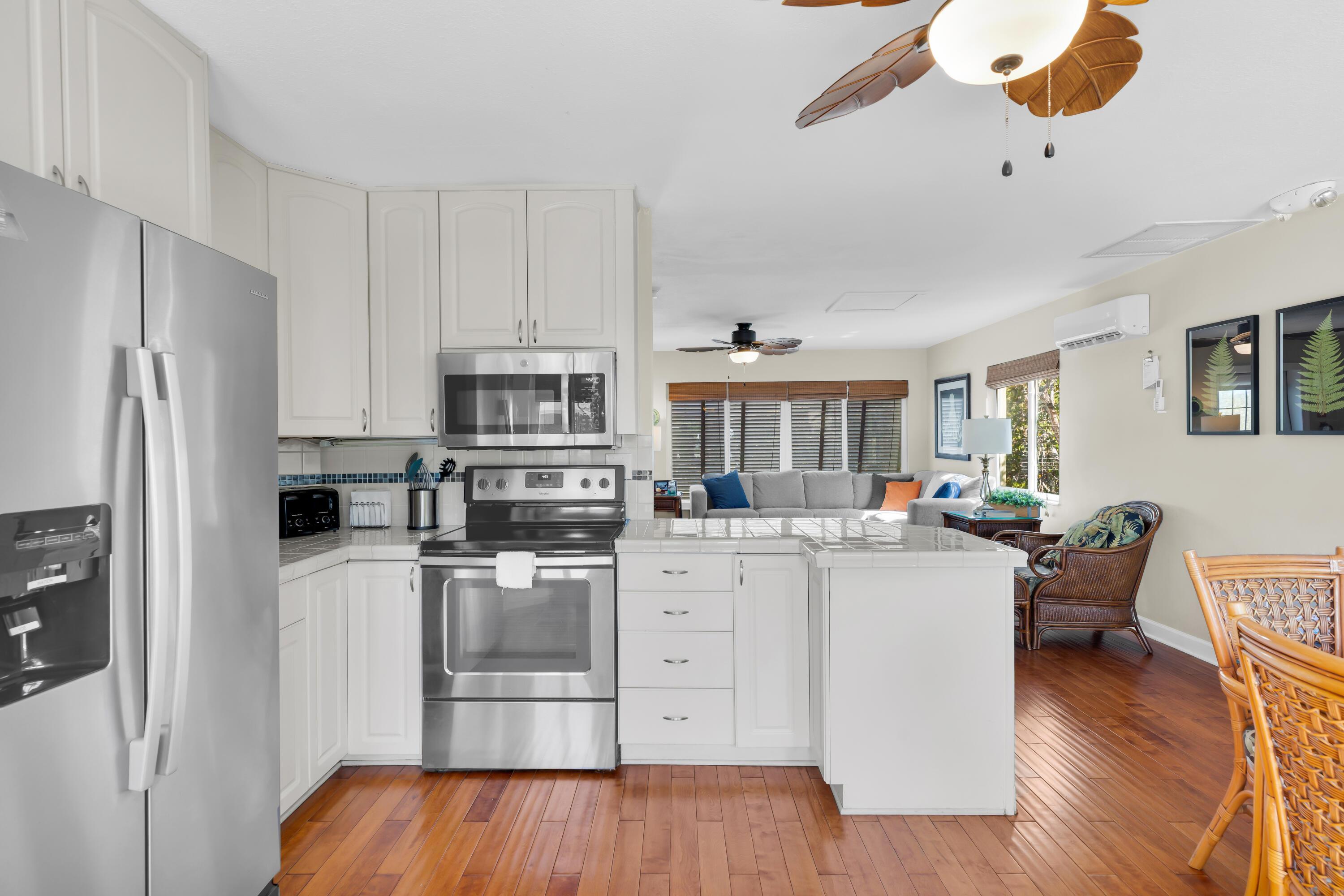 Image 4: Kitchen