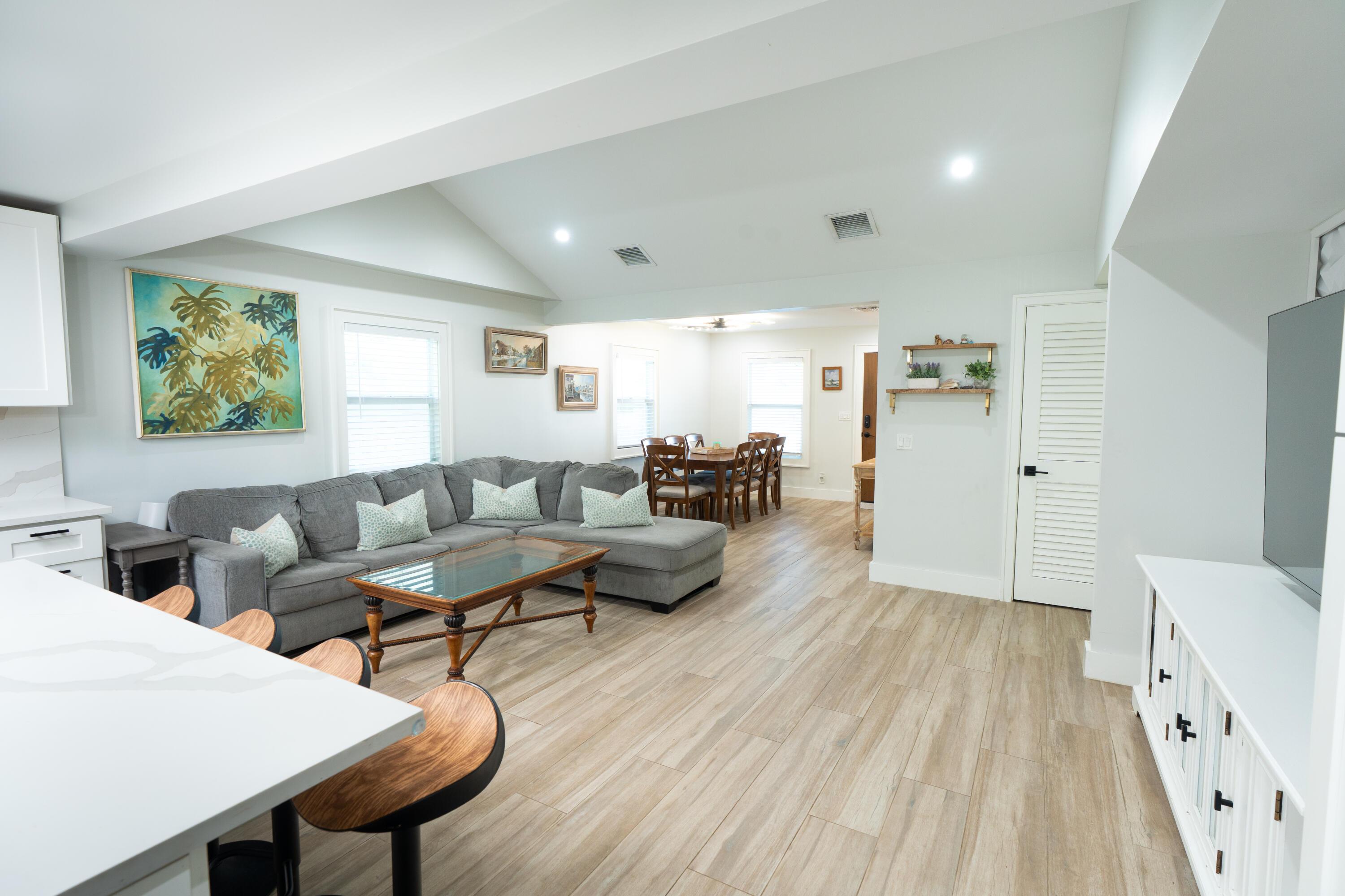 Image 4: 2116 Fogarty Ave - Family Room 2