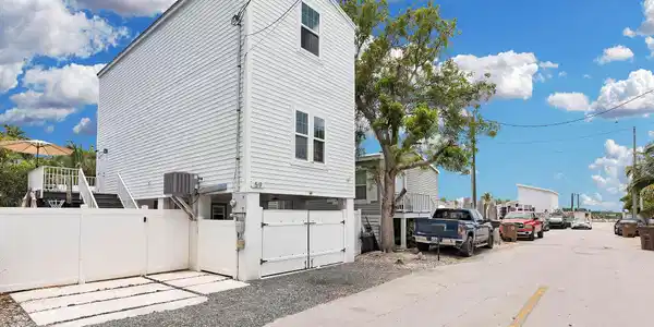 Image 2: Front of' Home