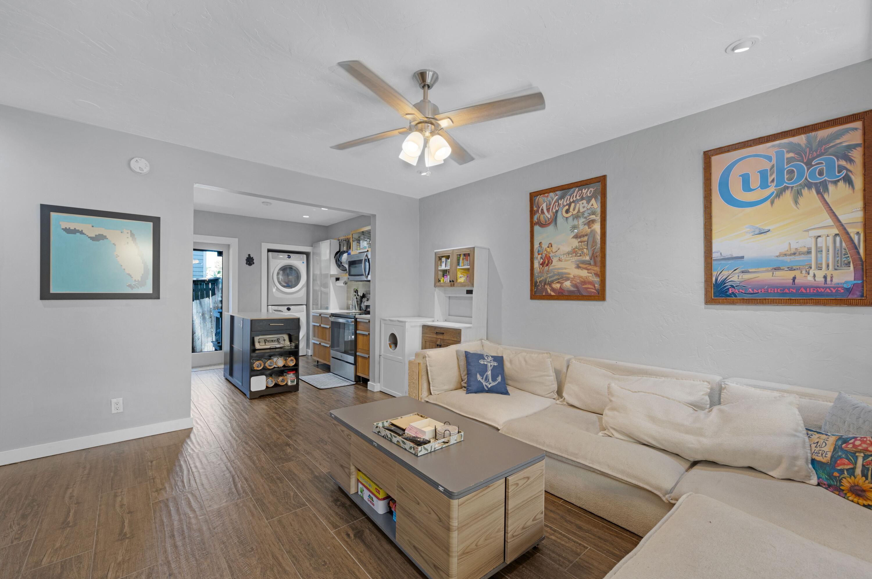 Image 3: Living Room