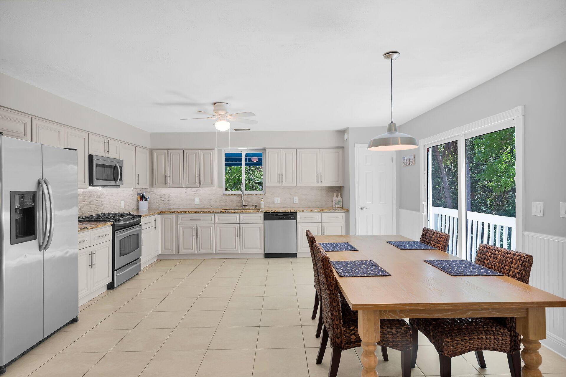 Image 2: 183 Orlando Dr