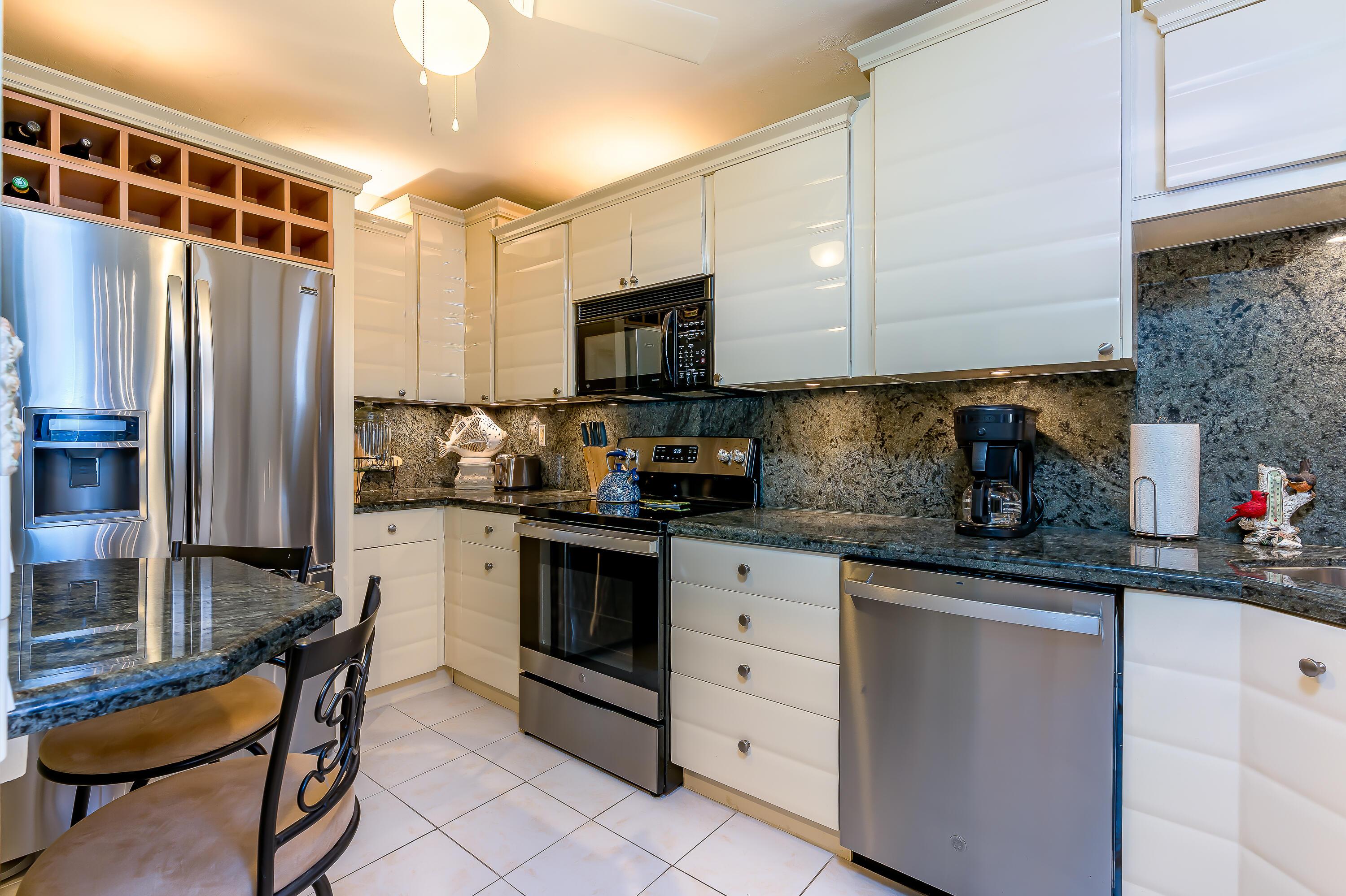 Image 4: European Style Modern Kitchen