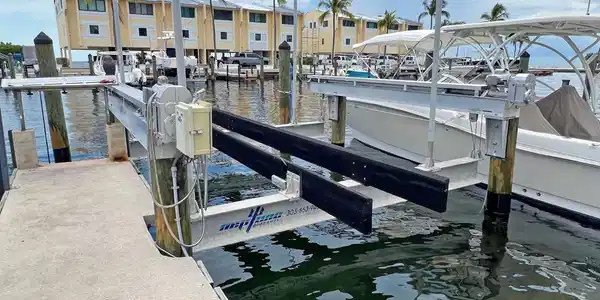 Image 2: Boat Lift 24K
