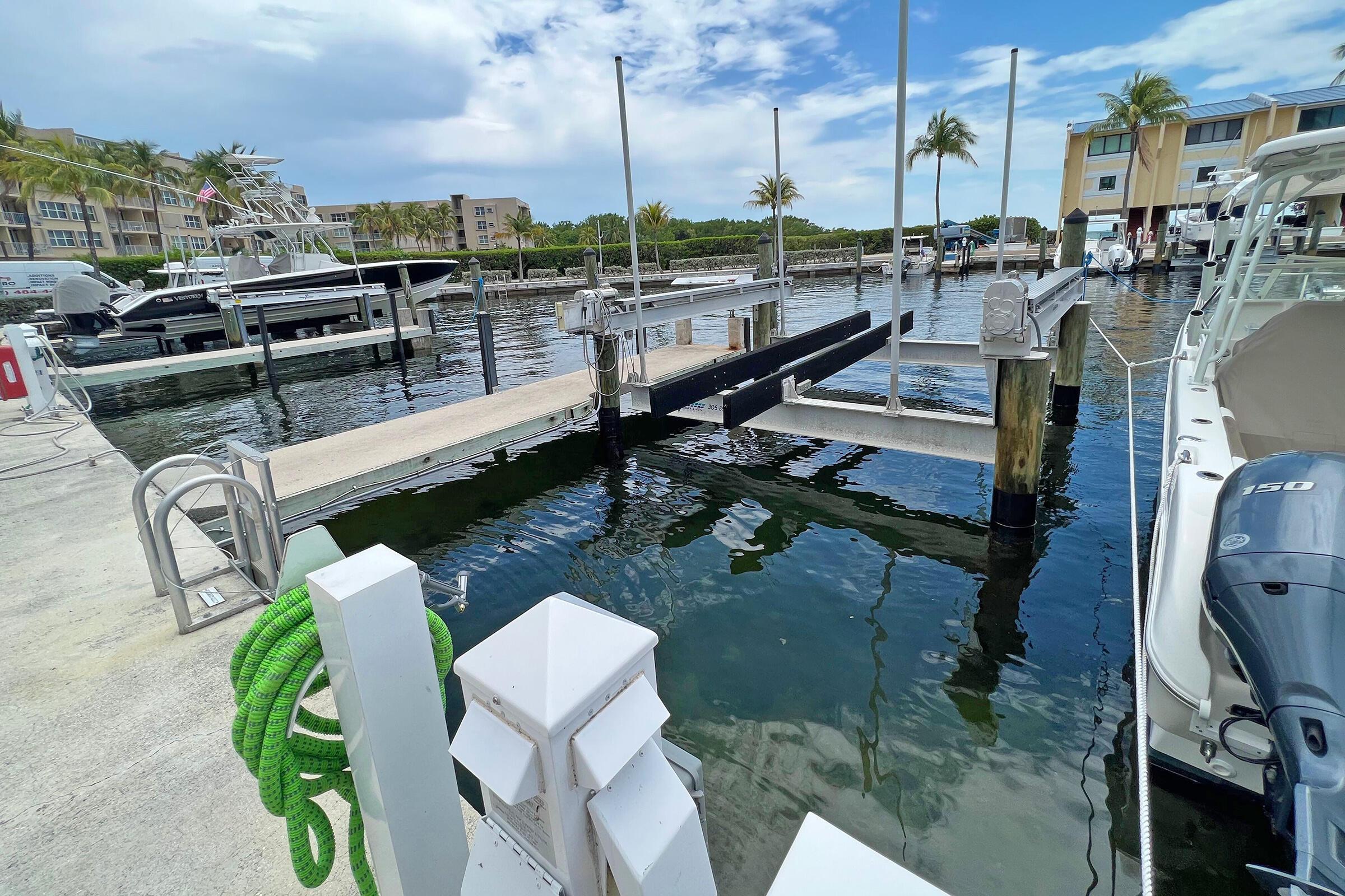 Image 4: 39 ft. Boat Slip with Power/Water