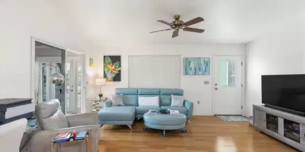 Image 4: Living