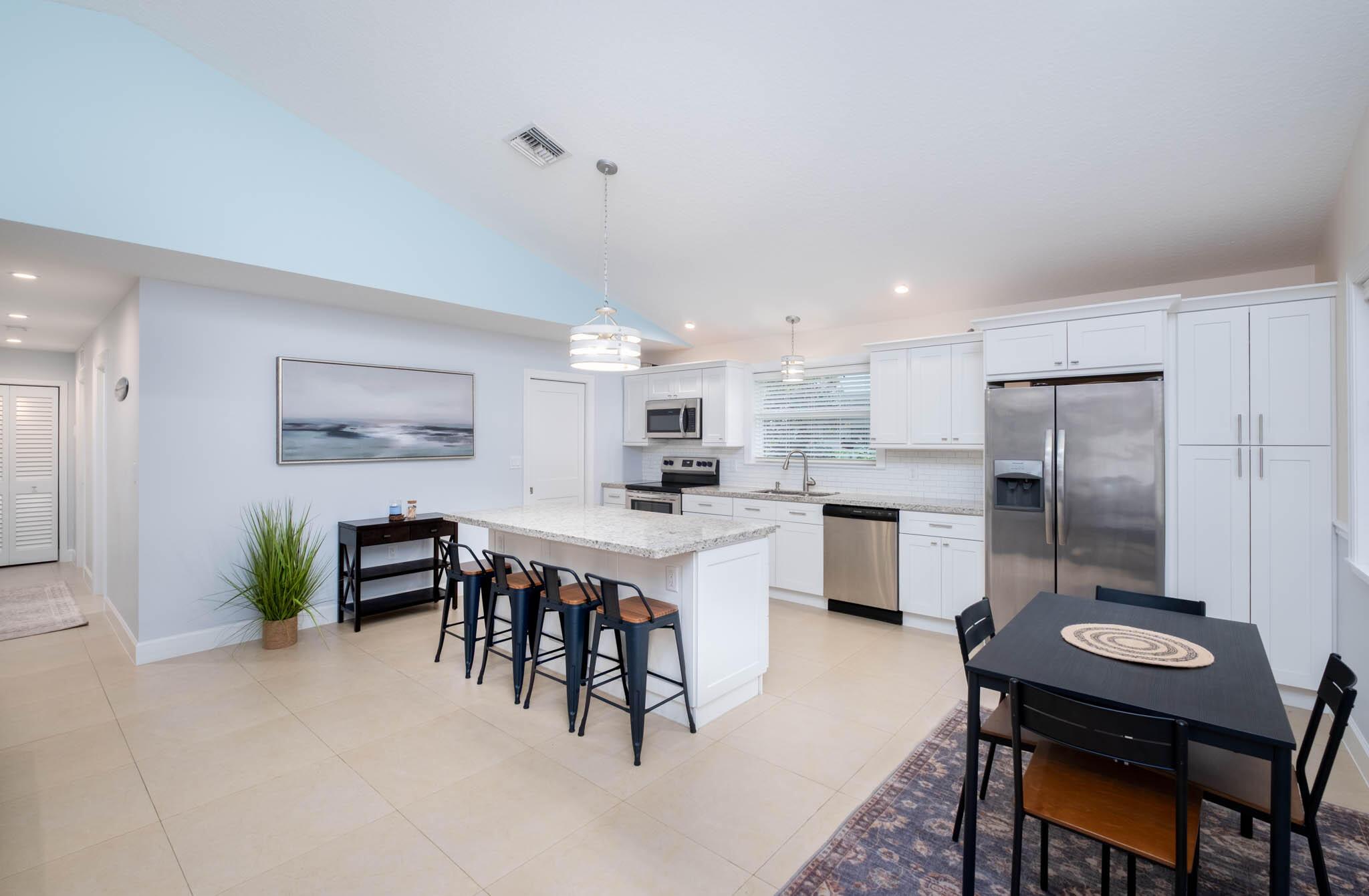 Image 4: kitchen