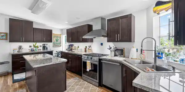 Image 2: 1 Riviera Dr-12