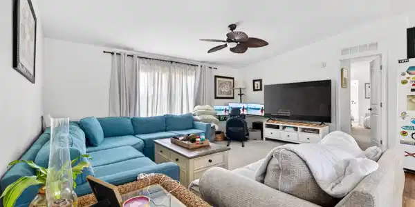 Image 3: 1 Riviera Dr-11