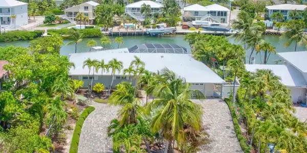 Image 2: 40-web-or-mls-2919 Sombrero Blvd - High