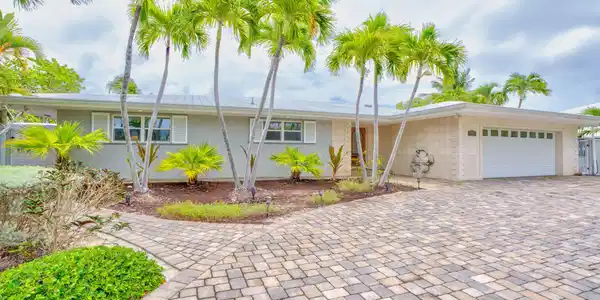 Image 3: 43-web-or-mls-2919 Sombrero Blvd - High