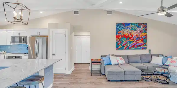 Image 4: Kitchen/Living