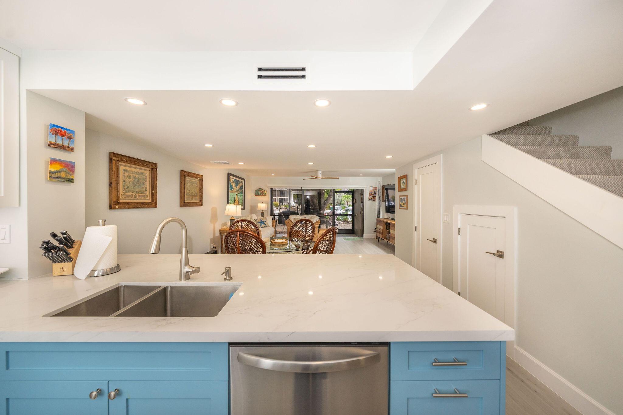 Image 4: Kitchen