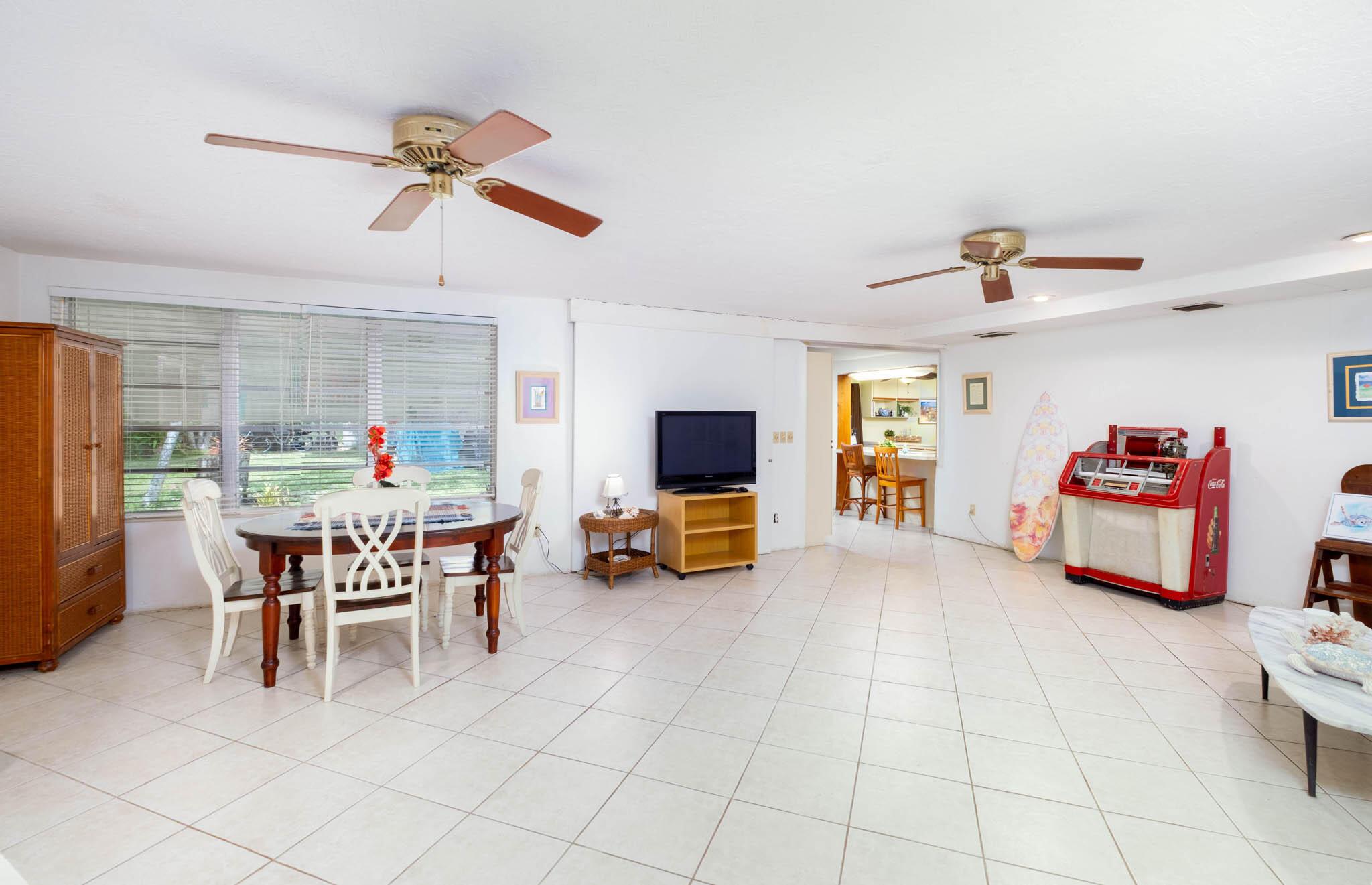Image 3: bonus room