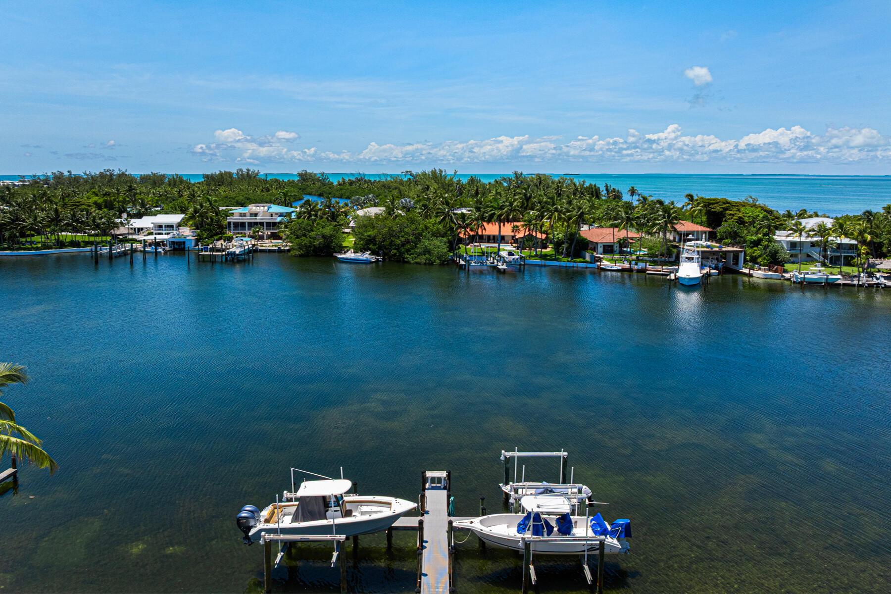 Image 2: Protected dockage in deep-water lagoon