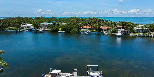 Image 2: Protected dockage in deep-water lagoon