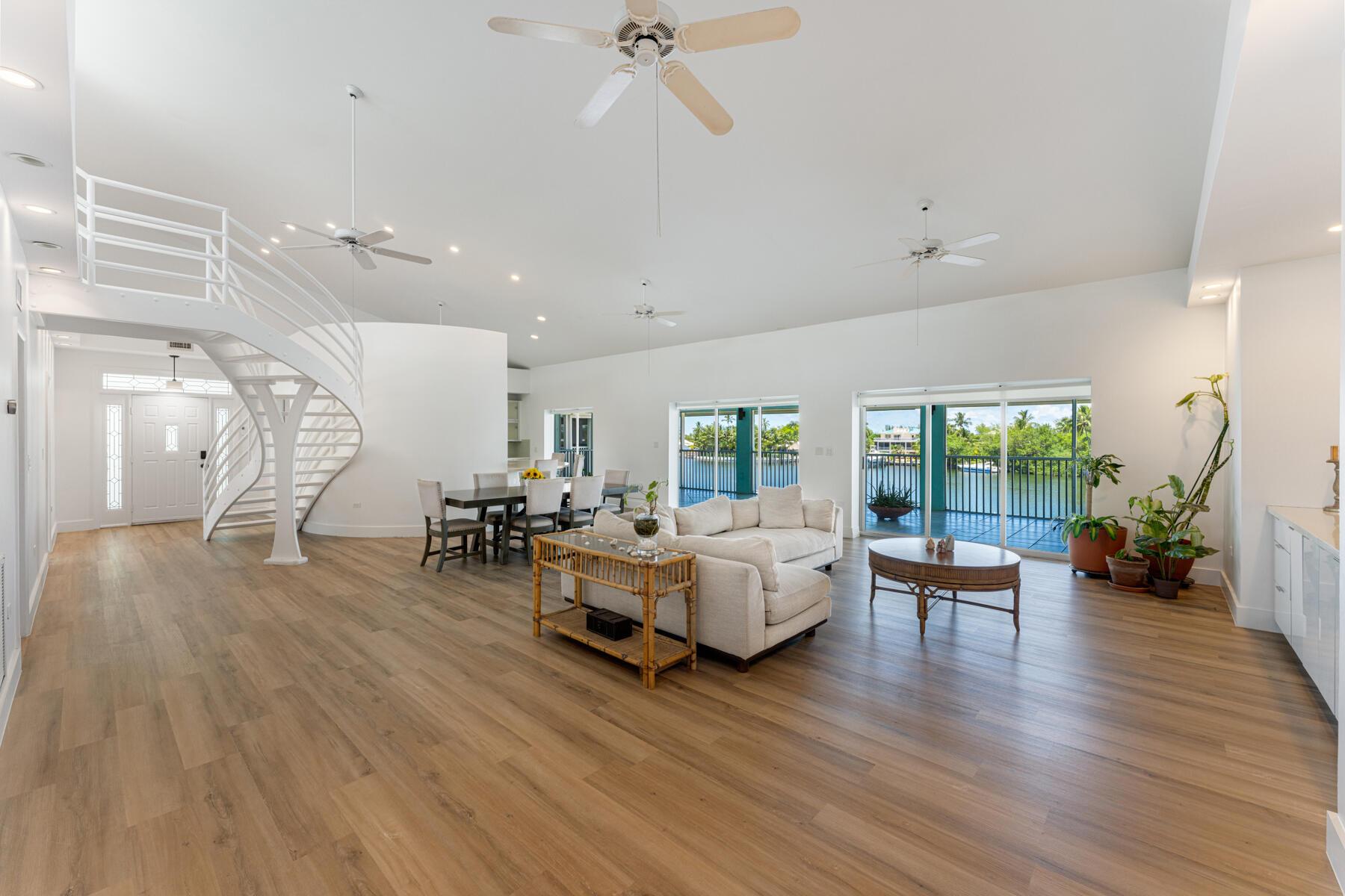 Image 3: Expansive open-concept living & dining