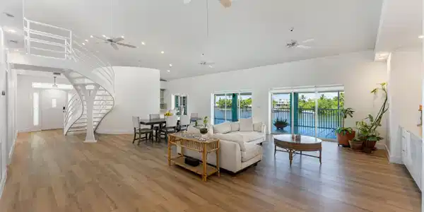 Image 3: Expansive open-concept living & dining