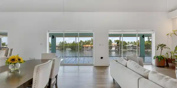 Image 4: Living area with lagoon view