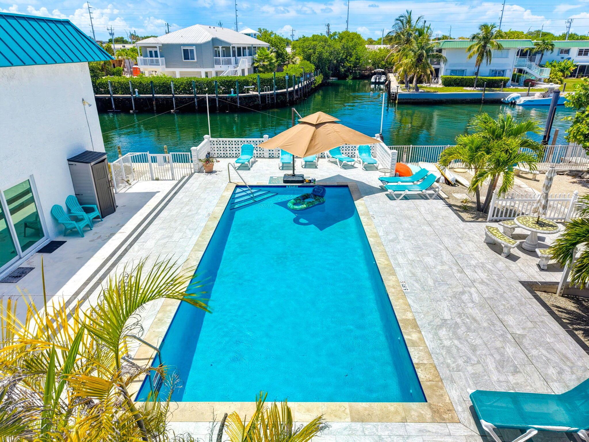 Image 2: Pool